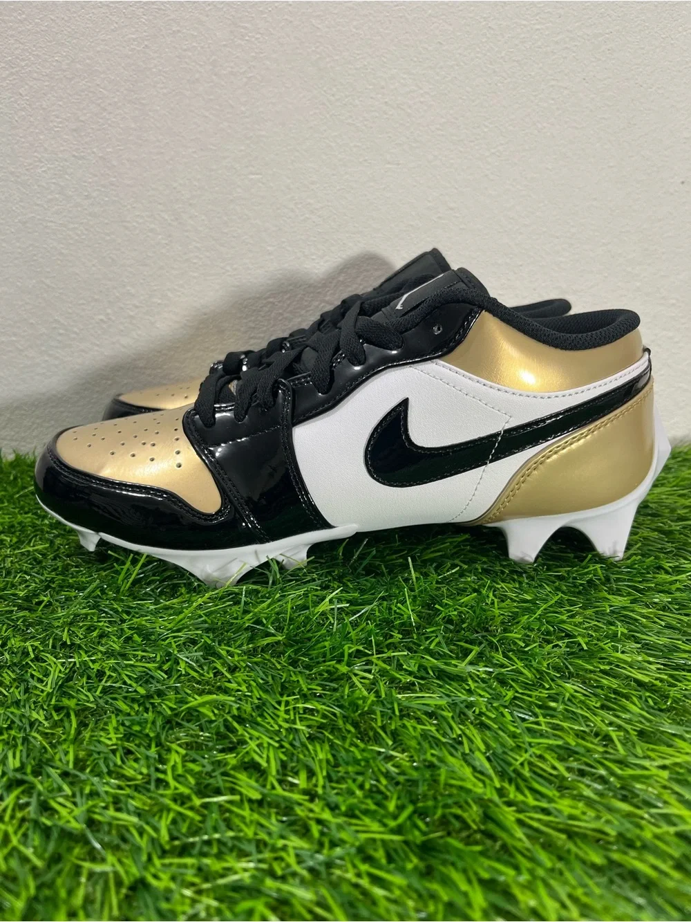 Nike Air Jordan 1 Low TD Football Cleats Men's Size 9 Gold Black FJ6245-701